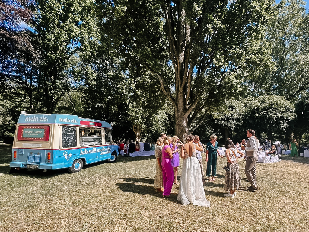 Eiswagen mieten mein eis Catering Oldtimer Koeln Bonn duesseldorf