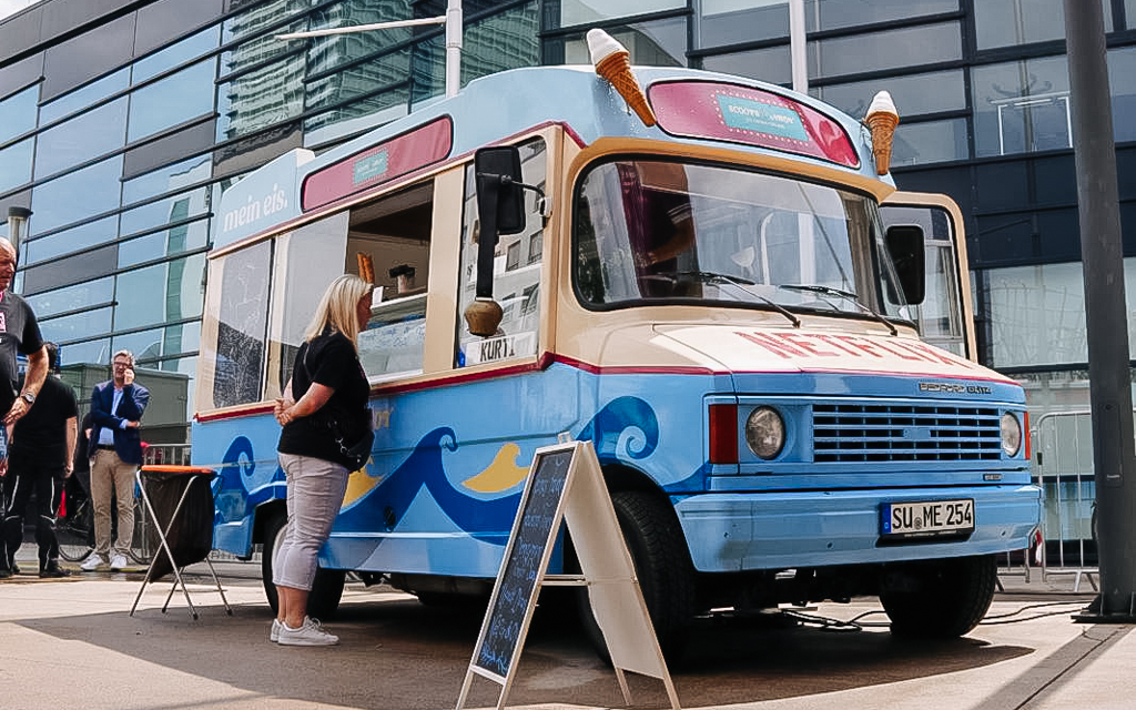 Eiswagen mieten mein eis Catering Oldtimer Bedford Koeln Bonn duesseldorf