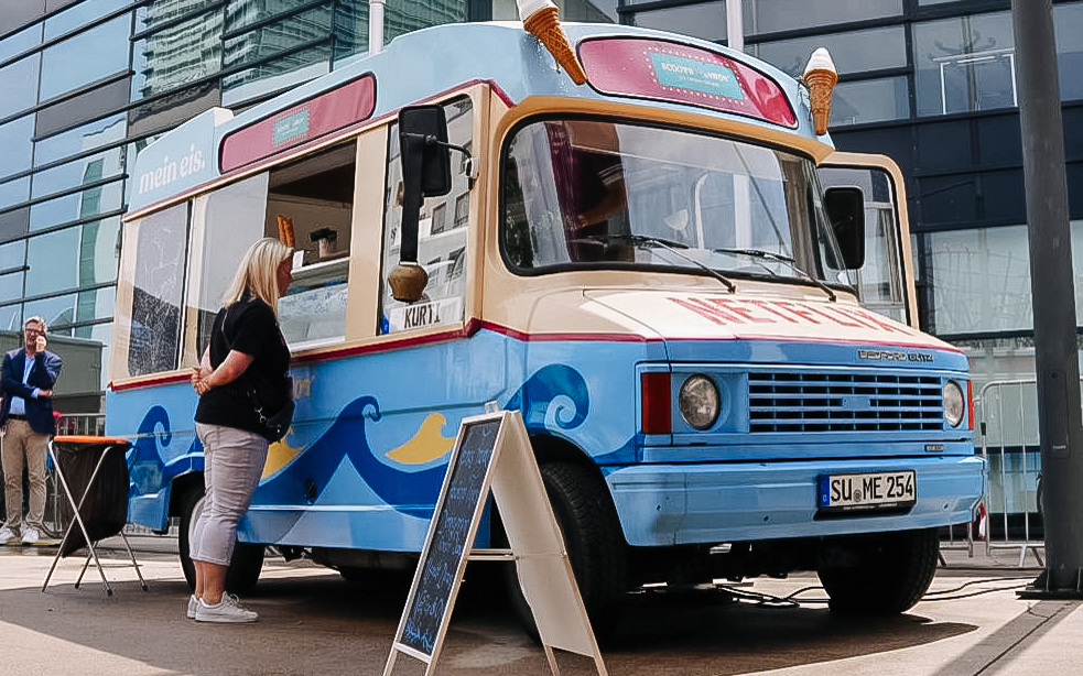 Eiswagen mieten mein eis Catering Oldtimer Bedford Koeln Bonn duesseldorf